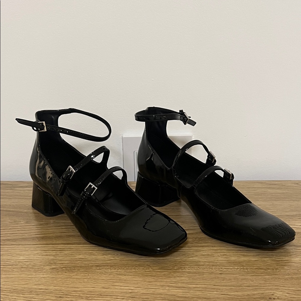 NEVER WORN Elegant Black Women's Strappy Heels